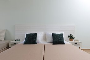 Marina Beachfront Apartment by Konnect, Ipsos Corfu