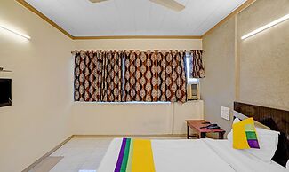 Itsy Hotels Aakash,100 Mts From Sardar Patel Stadium