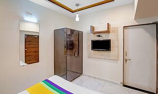 Itsy Hotels Aakash,100 Mts From Sardar Patel Stadium