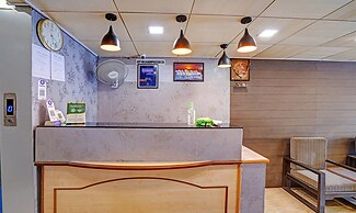 Itsy Hotels Aakash,100 Mts From Sardar Patel Stadium