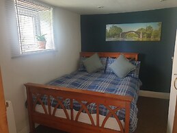 Beautiful 2-bed Cottage in Hurst Green