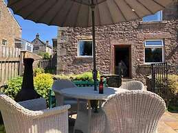 Beautiful 2-bed Cottage in Hurst Green