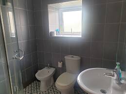 Beautiful 2-bed Cottage in Hurst Green