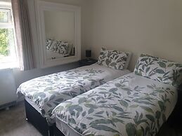 Beautiful 2-bed Cottage in Hurst Green