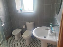 Beautiful 2-bed Cottage in Hurst Green