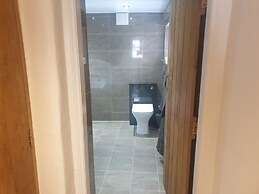 Beautiful 2-bed Cottage in Hurst Green