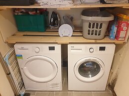 Beautiful 2-bed Cottage in Hurst Green