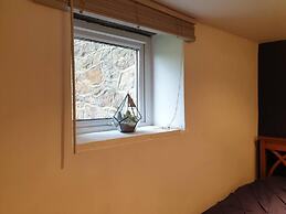 Beautiful 2-bed Cottage in Hurst Green