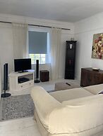 Stunning 2-bed Apartment Above Schooners Bar