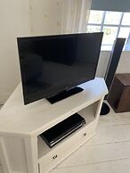 Stunning 2-bed Apartment Above Schooners Bar