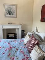 Stunning 2-bed Apartment Above Schooners Bar