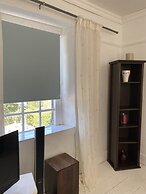 Stunning 2-bed Apartment Above Schooners Bar