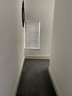 Stunning 2-bed Apartment Above Schooners Bar