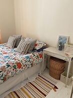 Stunning 2-bed Apartment Above Schooners Bar