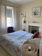 Stunning 2-bed Apartment Above Schooners Bar