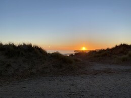 Stunning 2-bed Apartment Above Schooners Bar