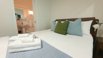 City Living - Wifi- Netflix - Laundry