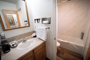 Clover Creek Inn