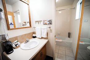 Clover Creek Inn
