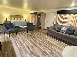 Clover Creek Inn
