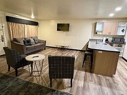 Clover Creek Inn