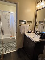 Clover Creek Inn