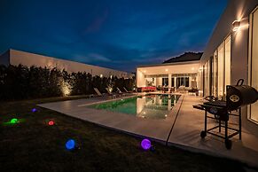 Modern 4 Bedroom Pool Villa PMK-A2