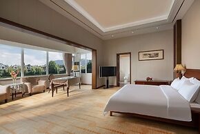 Howard Johnson by Wyndham LakeView Hotel Kunming