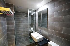 Hwangsil Tourist Hotel