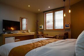 Hwangsil Tourist Hotel