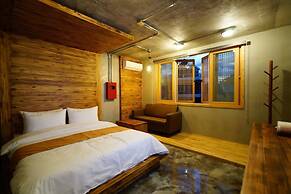 Hwangsil Tourist Hotel