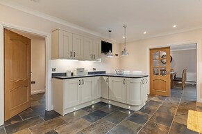 Maynor - Large Luxury House Log Burner Central Location