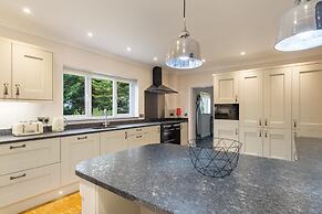 Maynor - Large Luxury House Log Burner Central Location