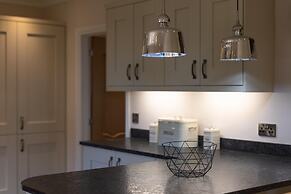 Maynor - Large Luxury House Log Burner Central Location