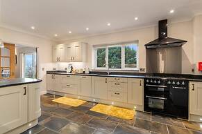 Maynor - Large Luxury House Log Burner Central Location