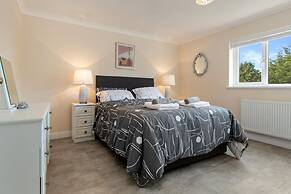 Maynor - Large Luxury House Log Burner Central Location