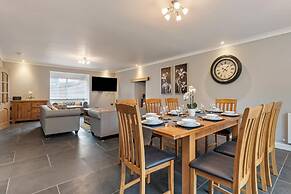 Maynor - Large Luxury House Log Burner Central Location