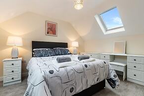 Maynor - Large Luxury House Log Burner Central Location