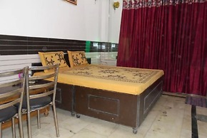 Goroomgo Bansal Guest House Meerut