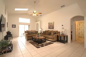 Beautiful Family Vacation Home With Private Pool. Close To Disney! 5 B