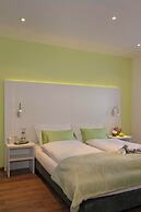 Schlotzeria Hotel I Cafe I Eis