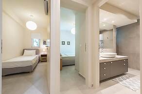 Lovely 2 Bedroom Apartment Vouliagmeni