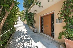 Lovely 2 Bedroom Apartment Vouliagmeni