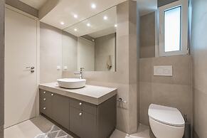 Lovely 2 Bedroom Apartment Vouliagmeni