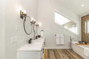 The White Pearl - Luxury Chalet W/mountain Views