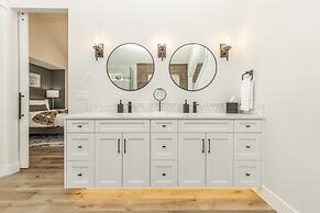 The White Pearl - Luxury Chalet W/mountain Views