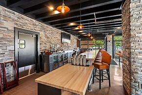Cobblestone Hotel & Suites - De Pere/Green Bay