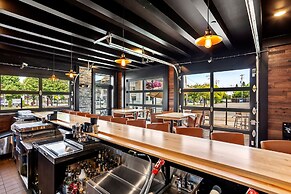 Cobblestone Hotel & Suites - De Pere/Green Bay