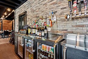 Cobblestone Hotel & Suites - De Pere/Green Bay