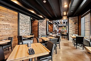 Cobblestone Hotel & Suites - De Pere/Green Bay